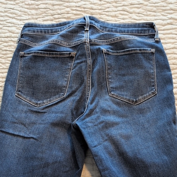 Old Navy Women's Skinny Jeans in Medium Blue - Picture 6 of 6